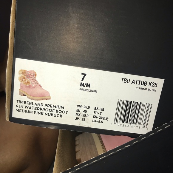 Pink furry timberland boots - Picture 3 of 3